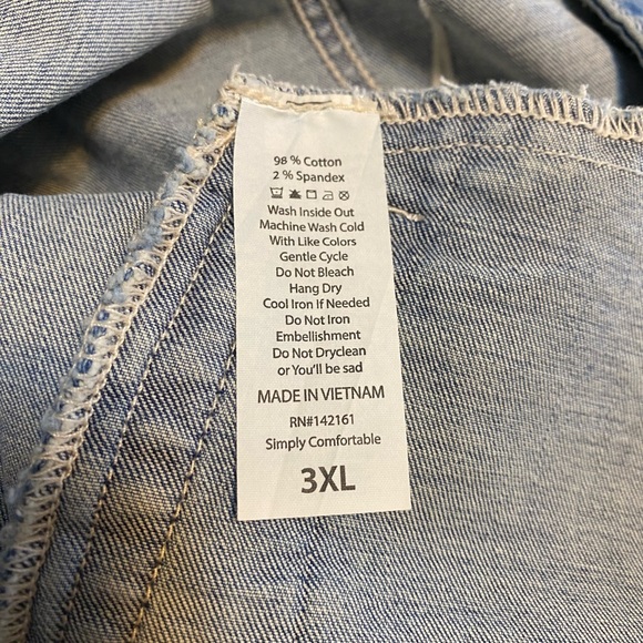 LuLaRoe Jaxon Embroidered Roses on Denim Jacket EUC 3XL - Picture 5 of 7